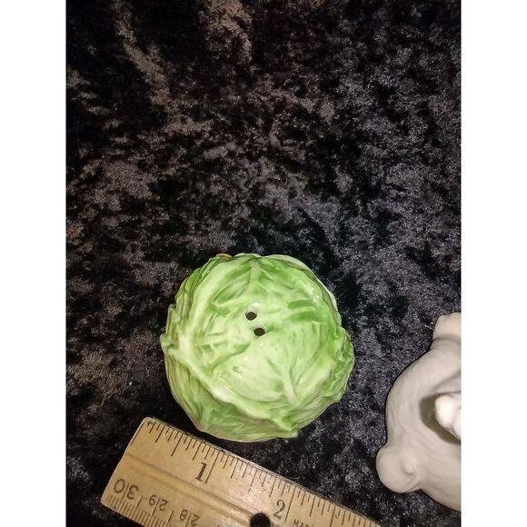 Vintage Easter Bunny Peter Rabbit and Head of Lettuce Salt and Pepper Shaker Set - Picture 5 of 8